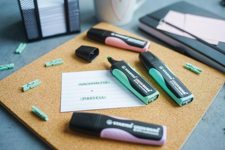 Set bureau avec 8 Surligneurs STABILO GREEN BOSS - pratique - Organisatoo