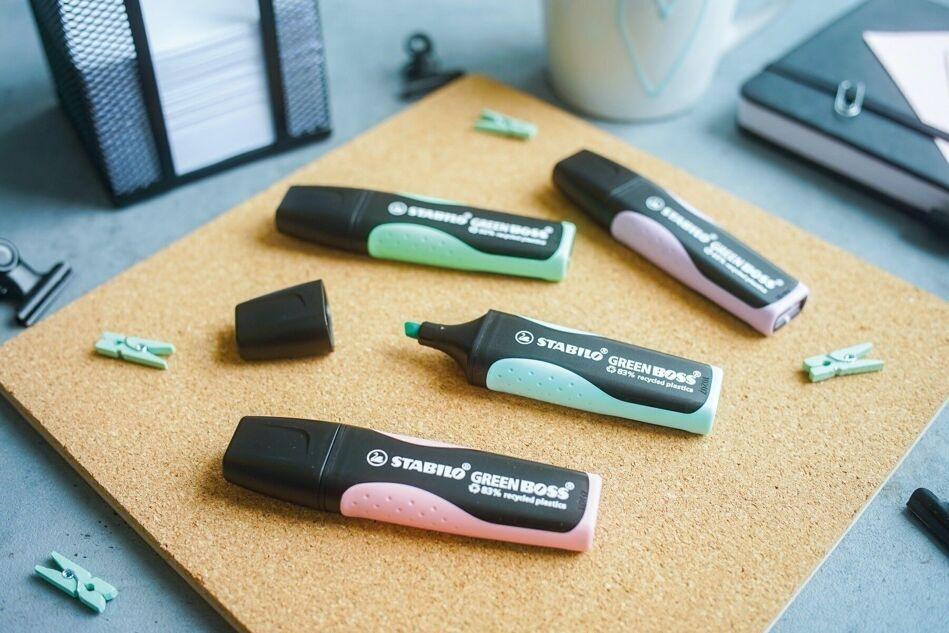Set bureau avec 8 Surligneurs STABILO GREEN BOSS - pratique - Organisatoo