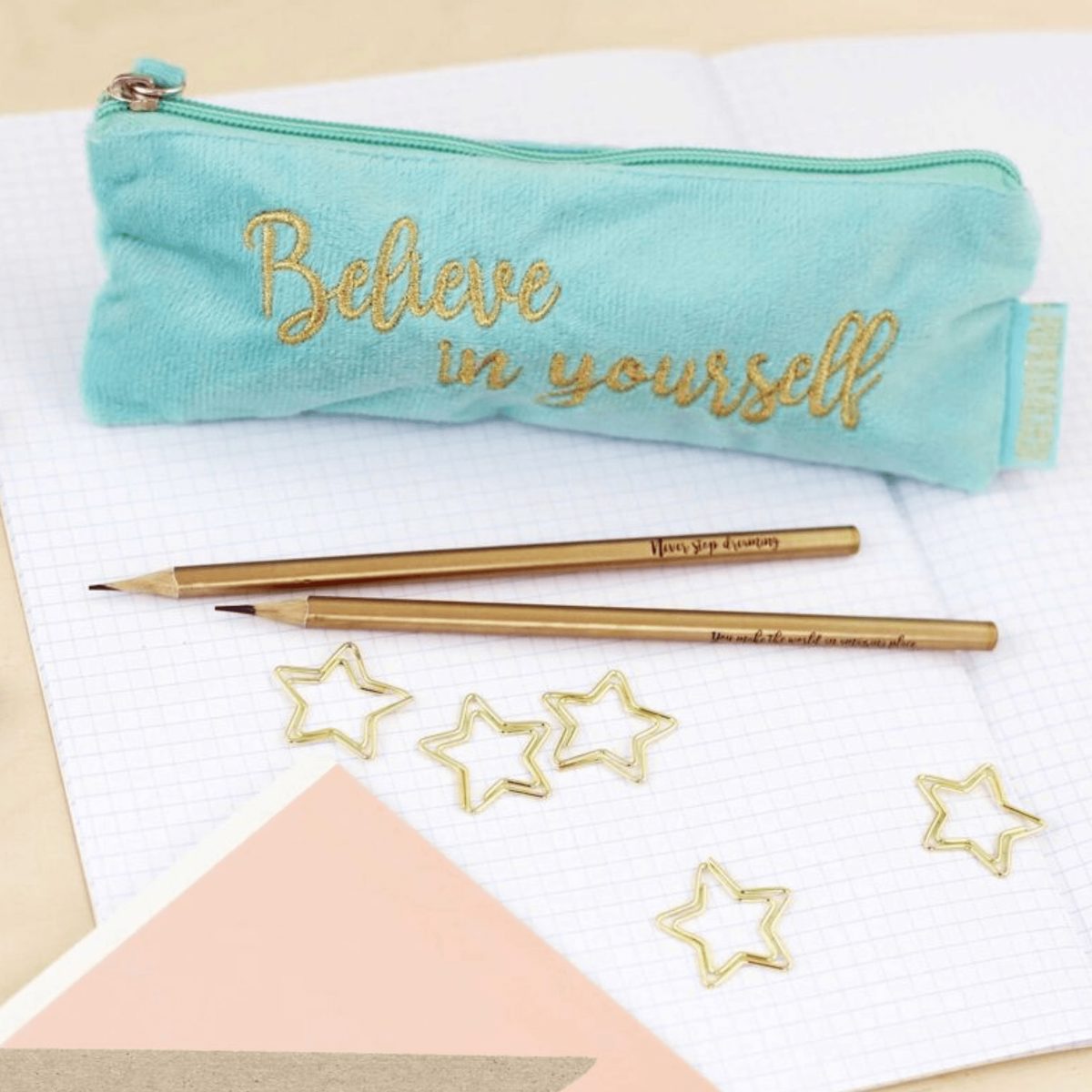 Set Trousse turquoise avec 2 crayons et 5 trombones étoiles - Organisatoo